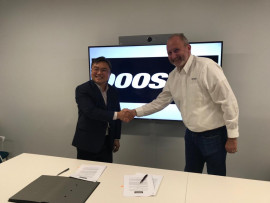 Charlie Park, CEO Doosan Infracore Europe and Carl Leijonhielm, CEO INTRAC Group pleased signing the distribution agreement.